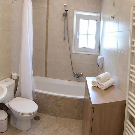 Santorini Symmetry Apartment-spacious For Up To 8 Guests In Megalochori Village Apartamento